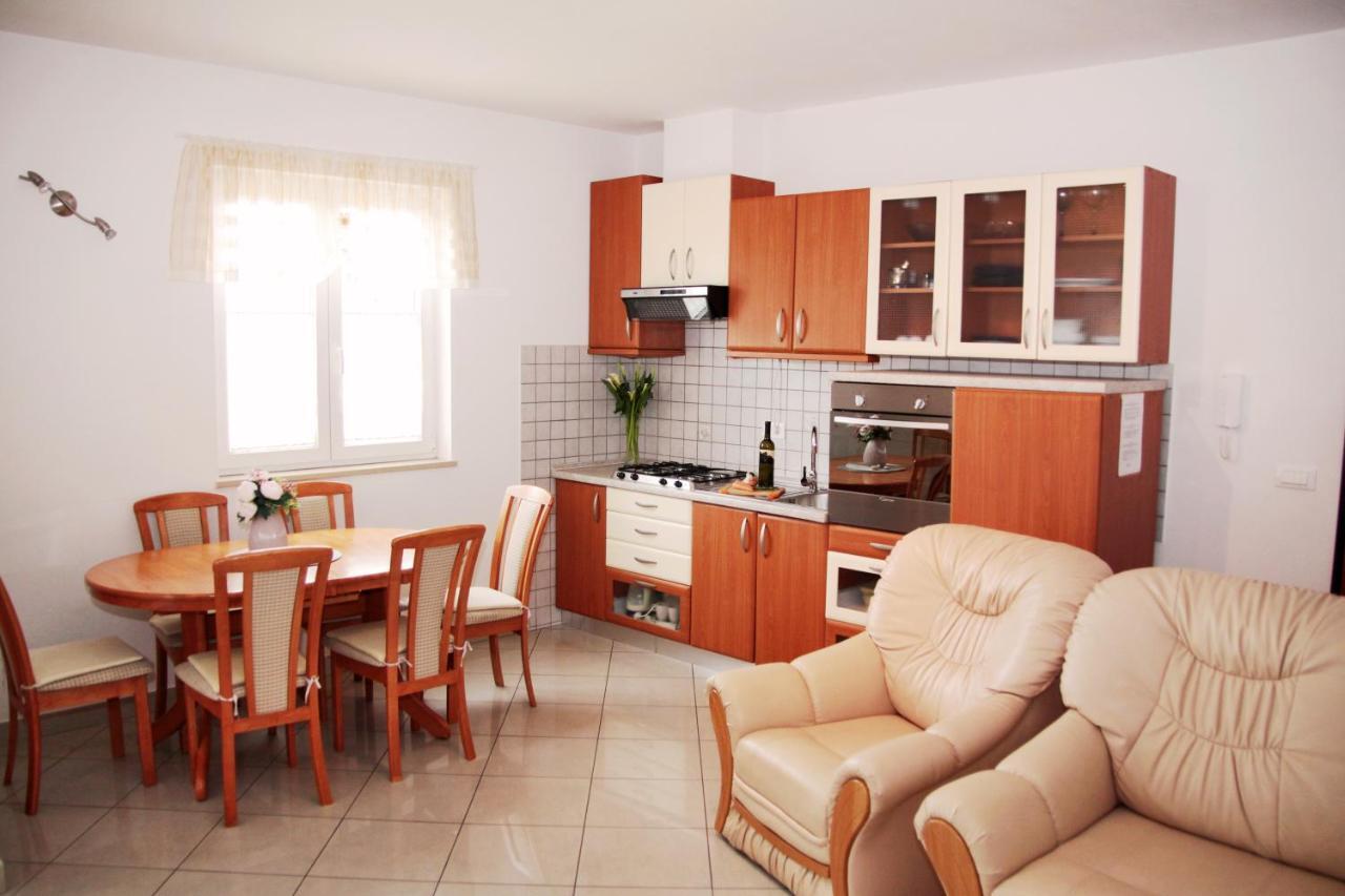 Apartment Matika, Terrace Apartment 10 Minutes Walk From Center Rovinj Eksteriør bilde