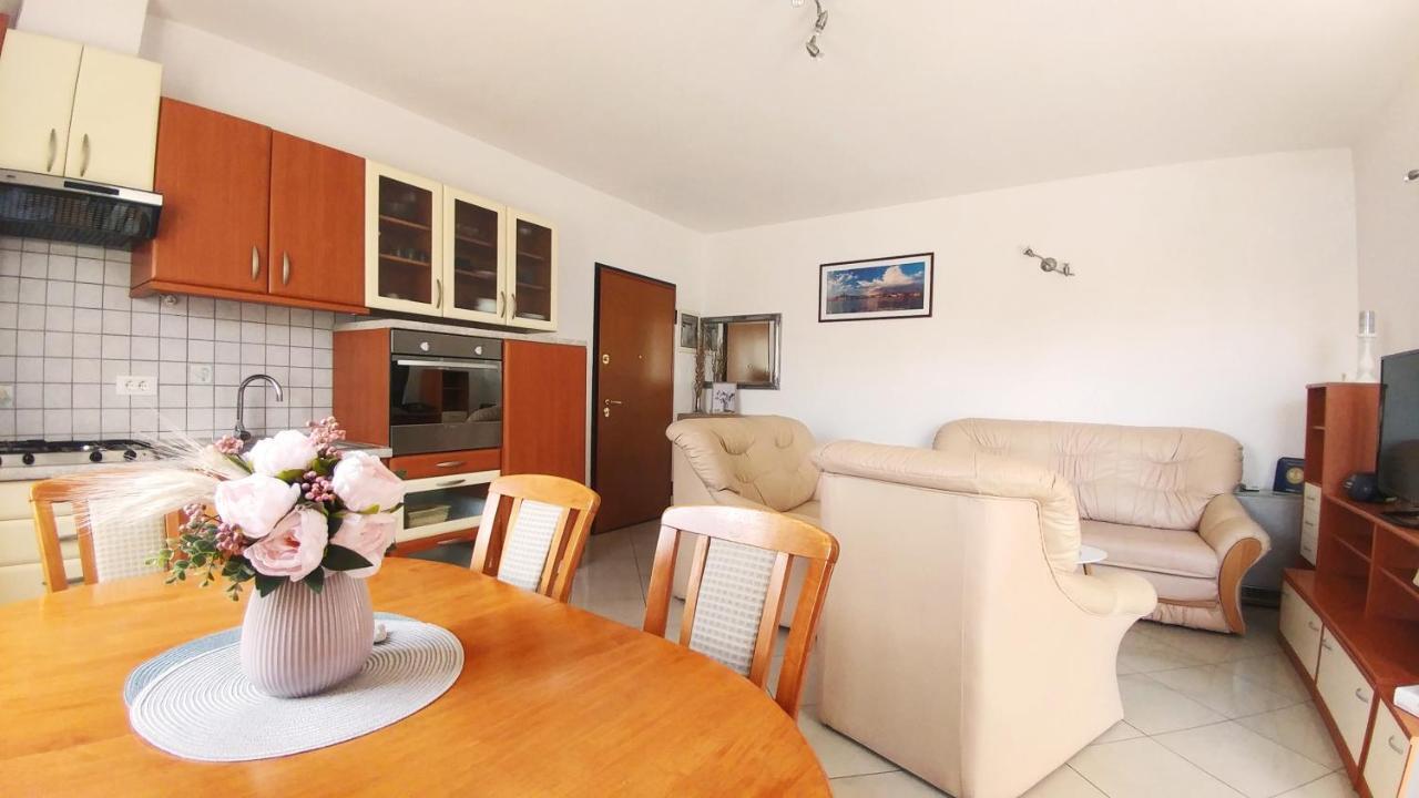 Apartment Matika, Terrace Apartment 10 Minutes Walk From Center Rovinj Eksteriør bilde